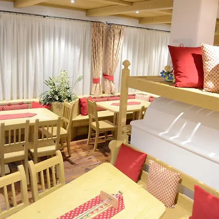 Hotel Ladina 3*