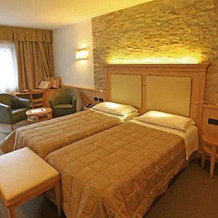 Ladina Hotel Campitello di Fassa